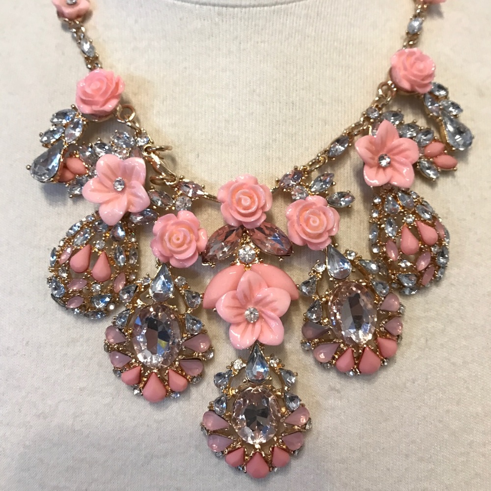 🆕 Statement Rose Gold Necklace W/ Earrings